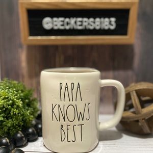 RAE DUNN | “PAPA KNOWS BEST” Mug {1 Available}